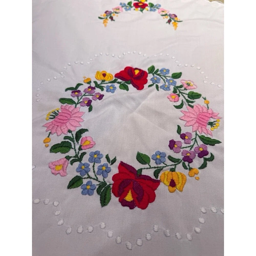Vintage Hungarian Embroidered Floral Cotton Tablecloth Scalloped Trim 31” Round